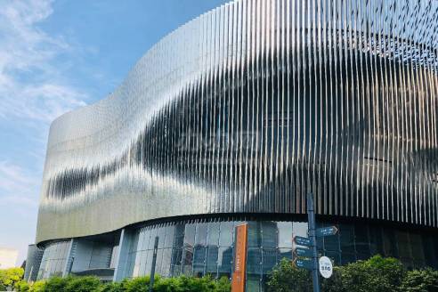 虹桥天地 精装5-15工位可短租 虹桥火车站2/10/17线